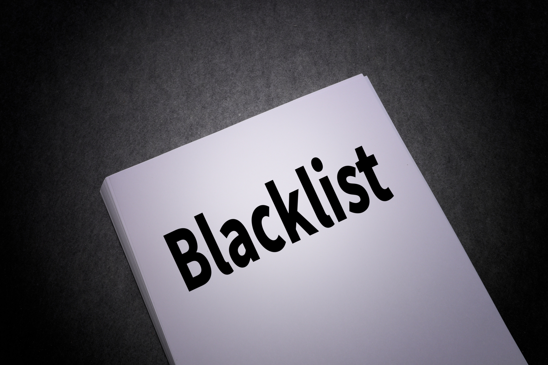 ブラックリストに載る条件は？対処法も含めてわかりやすく解説