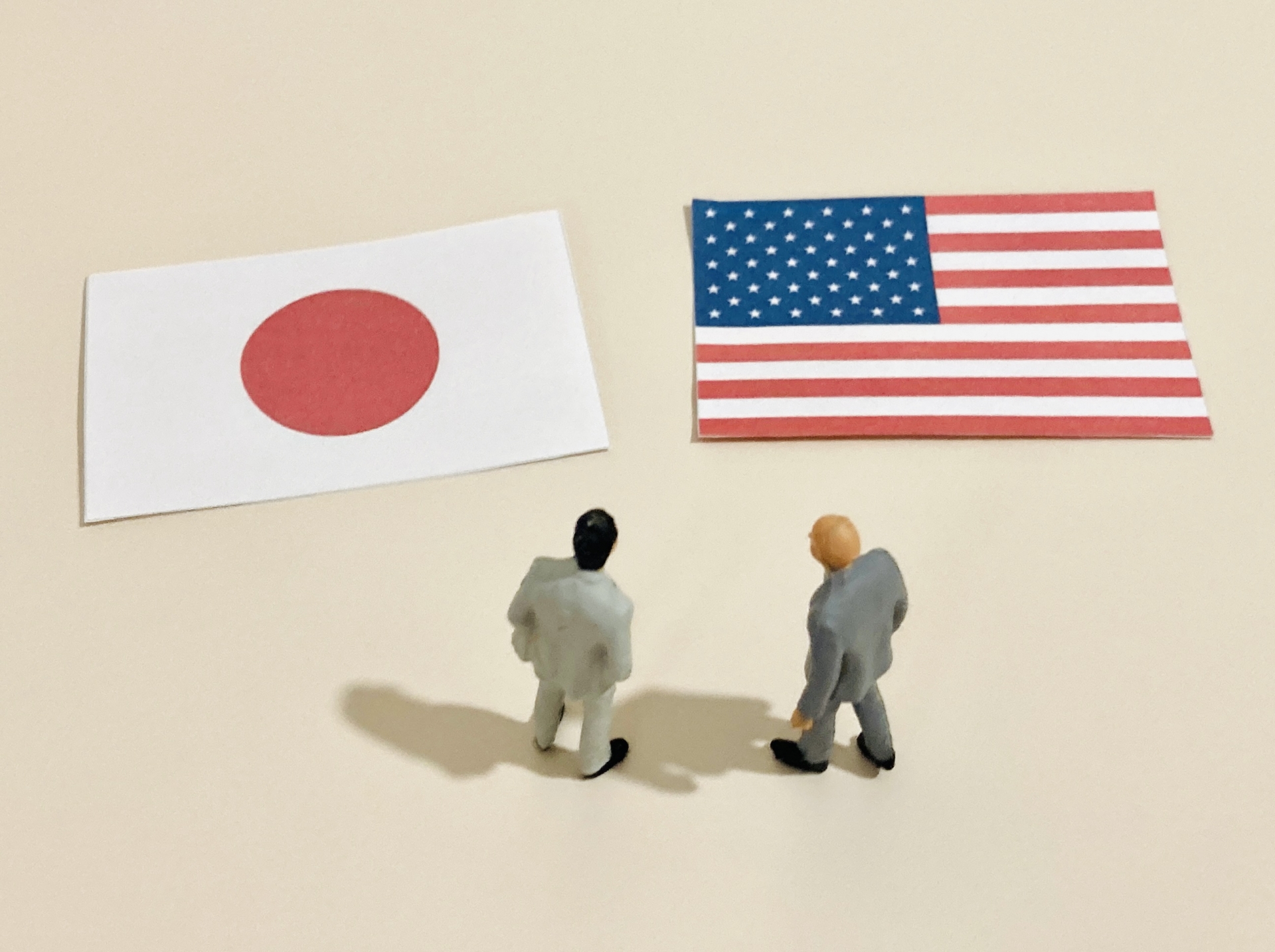 日本とアメリカの金融システムの違いと変革