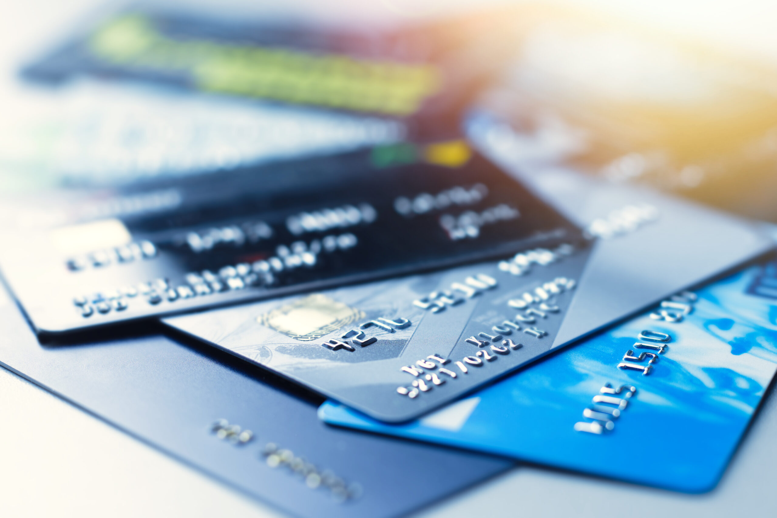 銀行カードローンに総量規制はあるの？銀行独自の自主制限についても解説