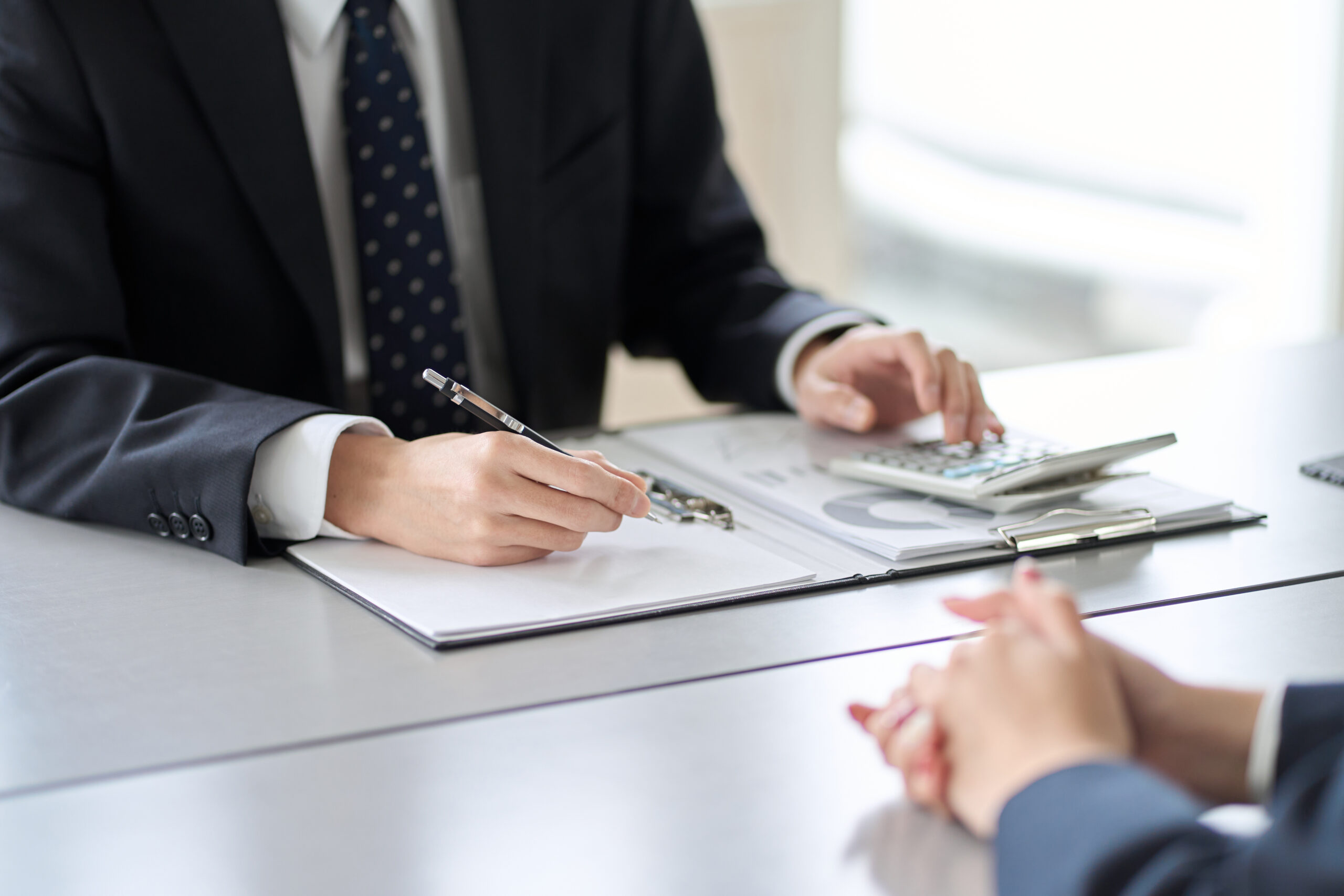 確定申告を税理士に依頼する費用は？個人事業主、サラリーマン、経営者の場合で異なる？